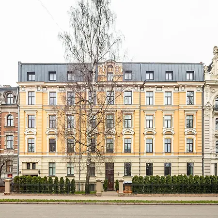 Apartment Design Meets Comfort - Embassy Area - By Innorental Riga