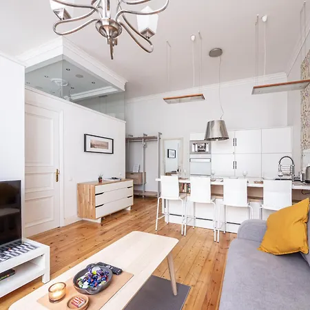 Design Meets Comfort - Embassy Area - By Innorental Apartment