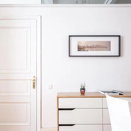 דירה Design Meets Comfort - Embassy Area - By Innorental *