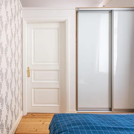 Design Meets Comfort - Embassy Area - By Innorental Dzīvoklis *
