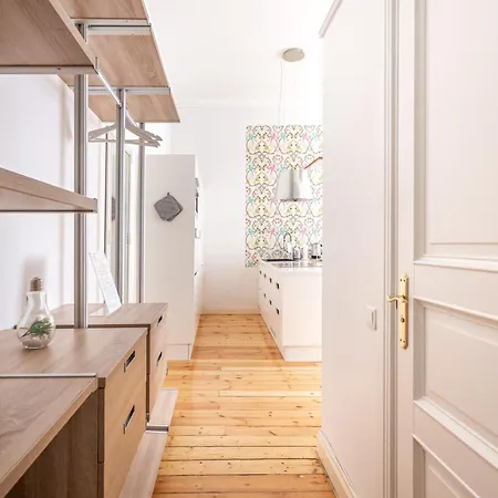 Design Meets Comfort - Embassy Area - By Innorental Dzīvoklis *